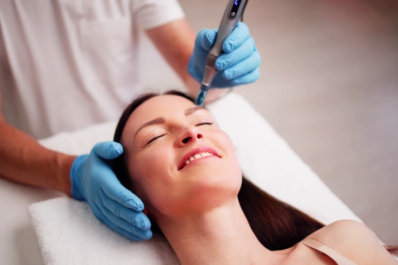 What to Expect from PRF Microneedling: Pain, Peeling, and Results by Week 1–6