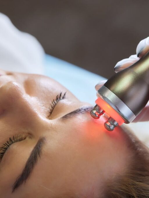 Red Light Therapy: Home Devices vs Clinical Treatments — What Actually Works?